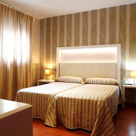 Hostal Paris San Fernando Bilik gambar